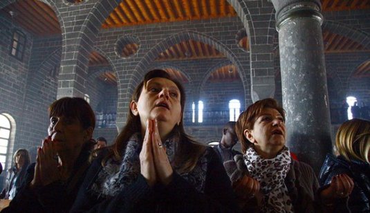 Diyarbakir's Christians suffer in margins of Turkey war www.al-monitor.com