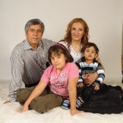 pastor-behnam-irani-with-family-foto-voice-of-the-persecuted
